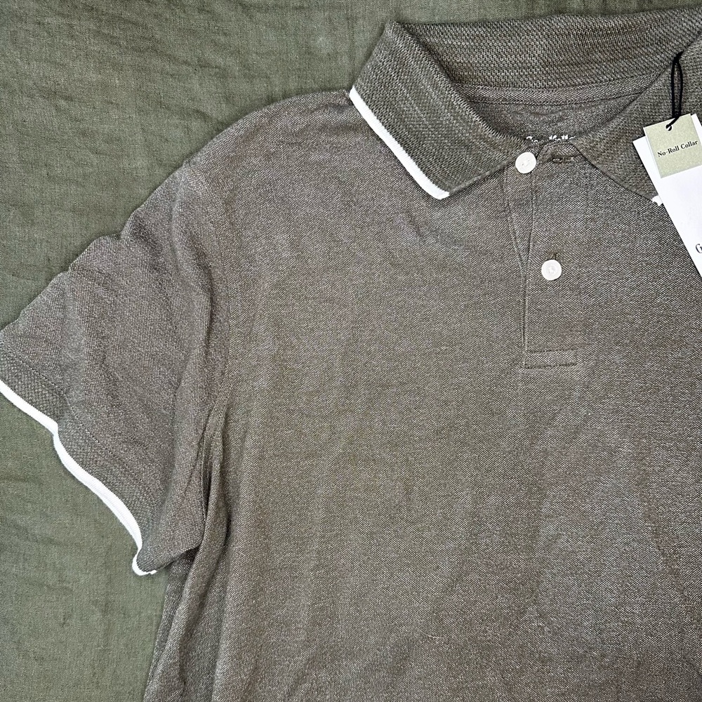 Men’s XL polo shirt.
